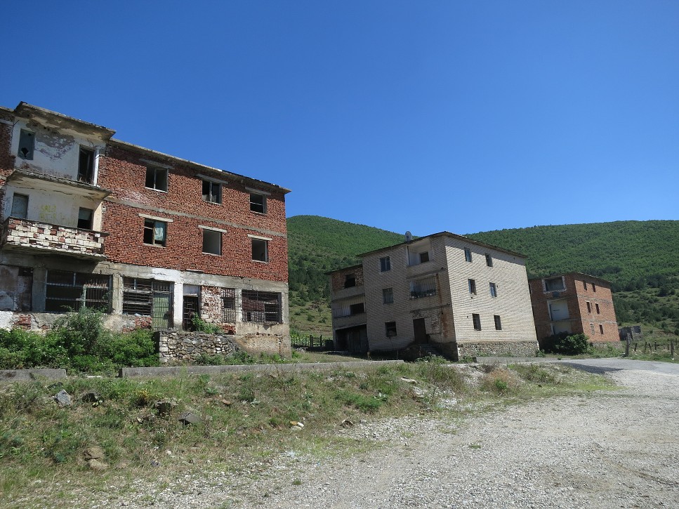 Opustená banícka osada.