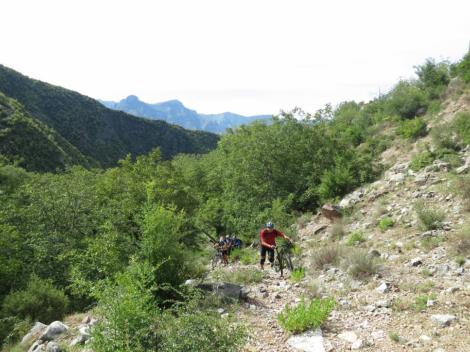 A zase tlačíme hore.