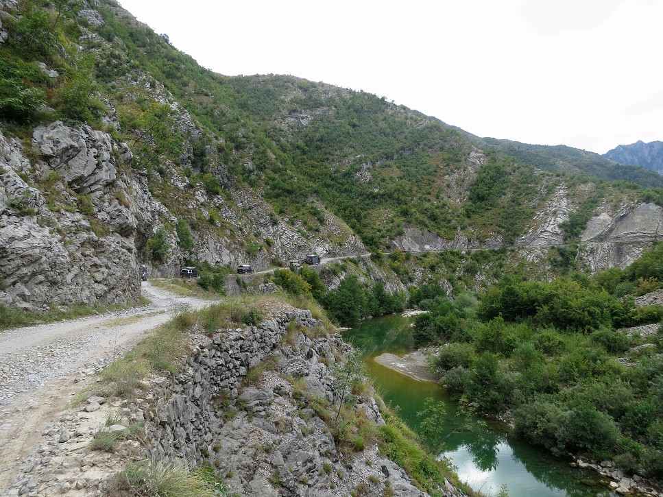 Kolóna nemeckých offroadov.