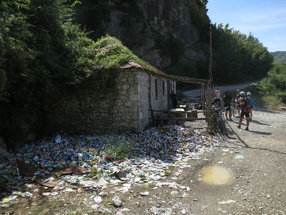 Čo s plechovkou od piva? Vyhodiť!