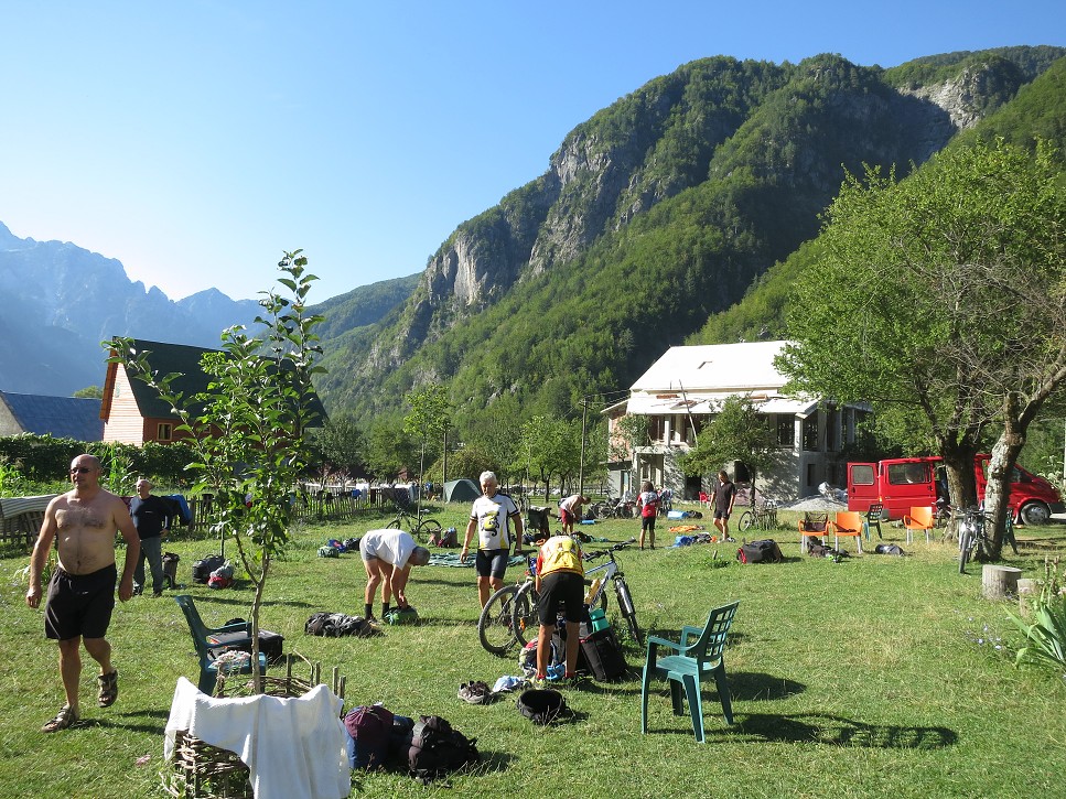 Piatok ráno v kempe v Thet.