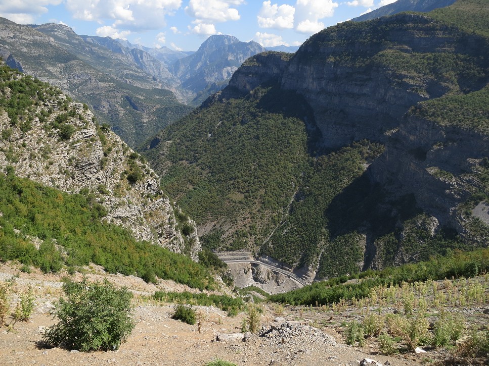 Už v sedle, pohľad dole.