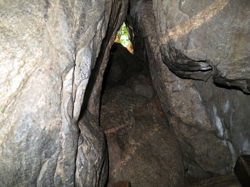 Vraj kto prejde dierou, je spravodlivý