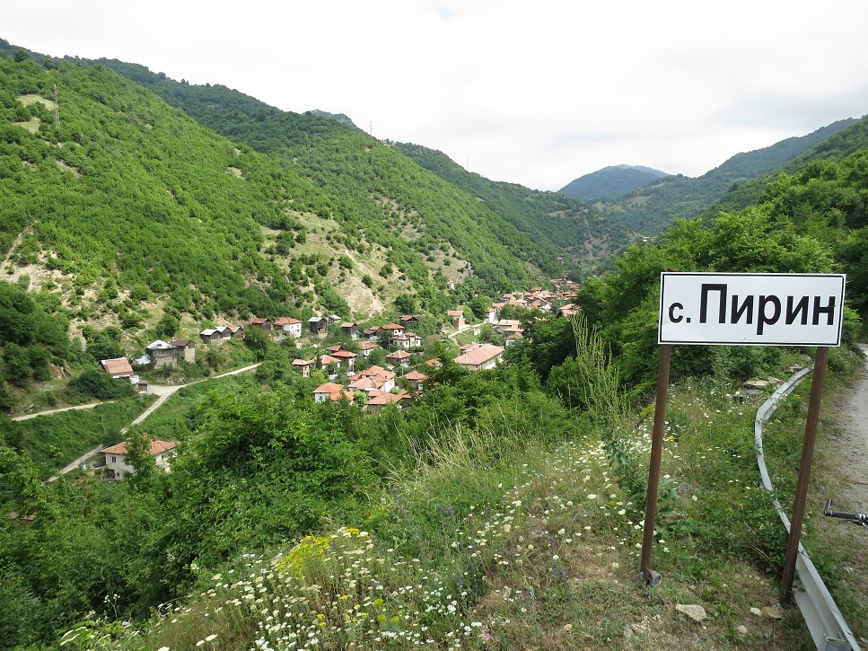 Dedinka Pirin v údolí