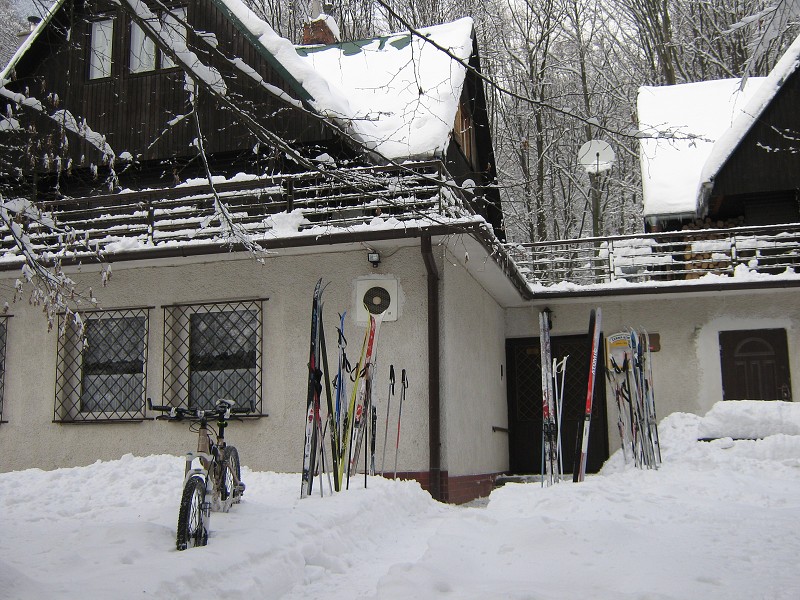 Na Cimente. Mnoho lyžiarov, ja jediný na bcg (neskôr prišiel ešte jeden)