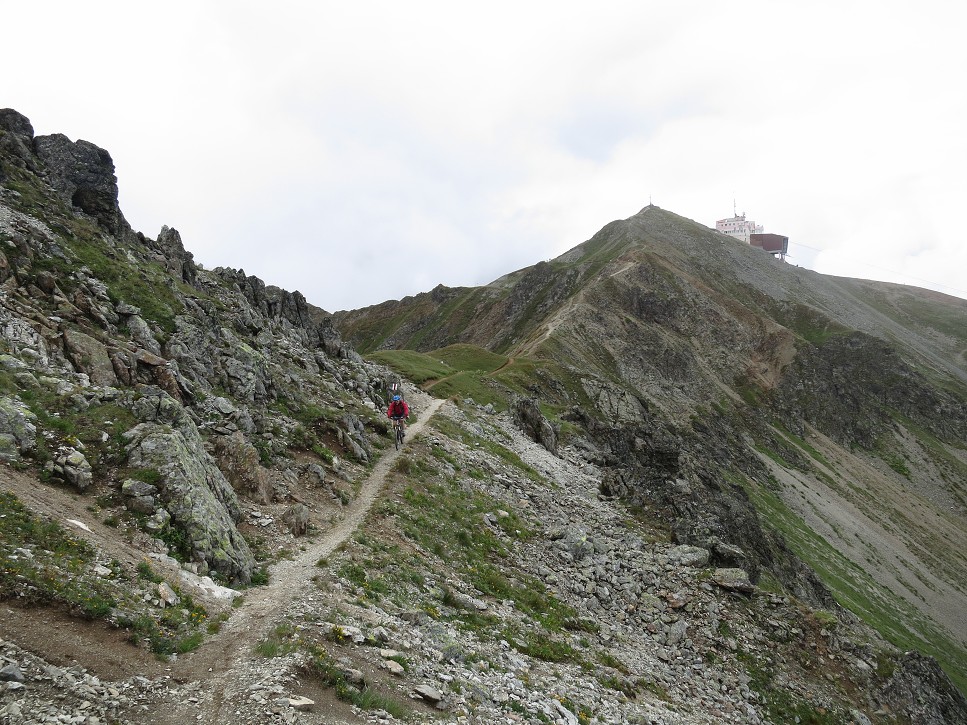 Jakobshorn v pozadí