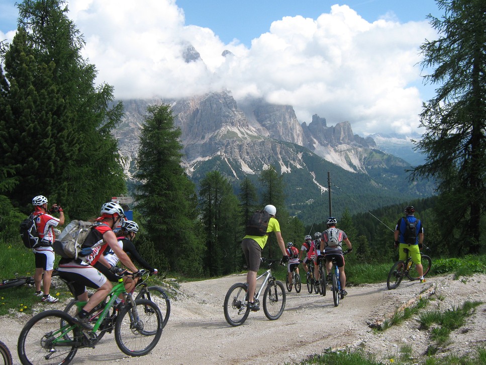 Nadol po lyžiarskej zjazdovke