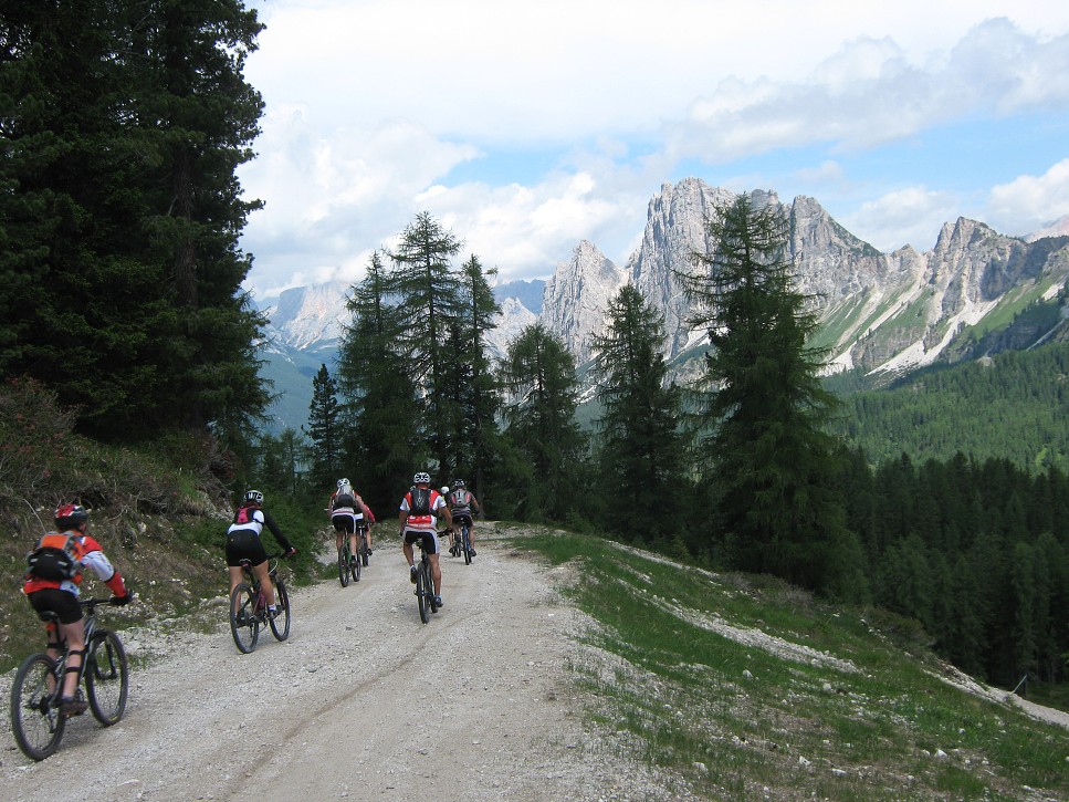 Nadol po lyžiarskej zjazdovke