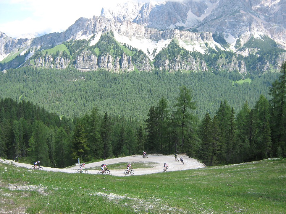 Nadol po lyžiarskej zjazdovke