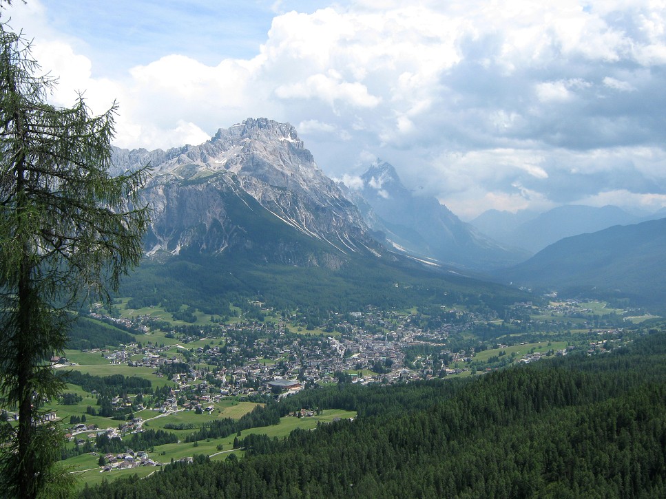 Pohľad na Cortinu zhora