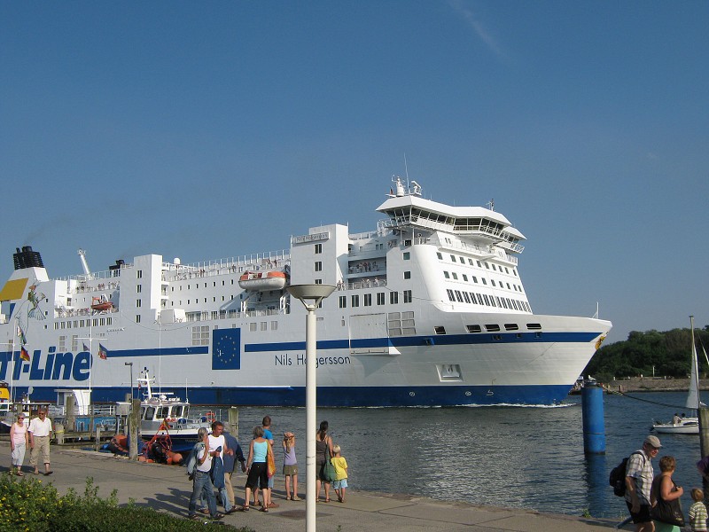 Cesta pre trajekty rovno pred reštauráciou