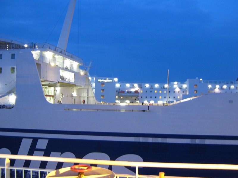 Nils Holgersson kotvil vedľa