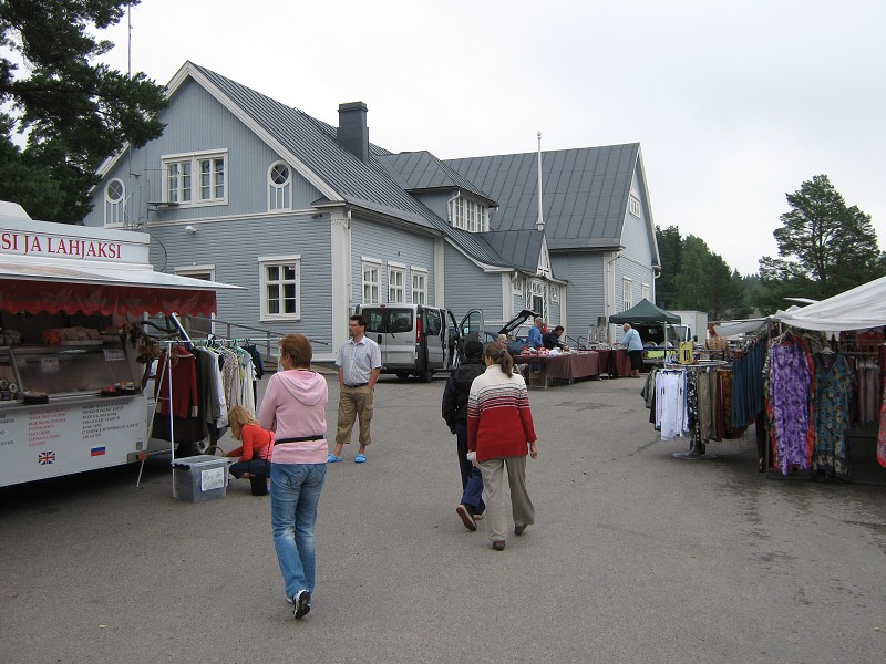 Trh v dedinke na ceste do Karjaa