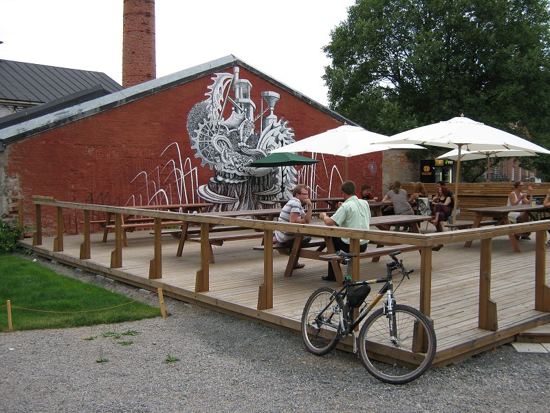 Terasa s pohostinnými domácimi