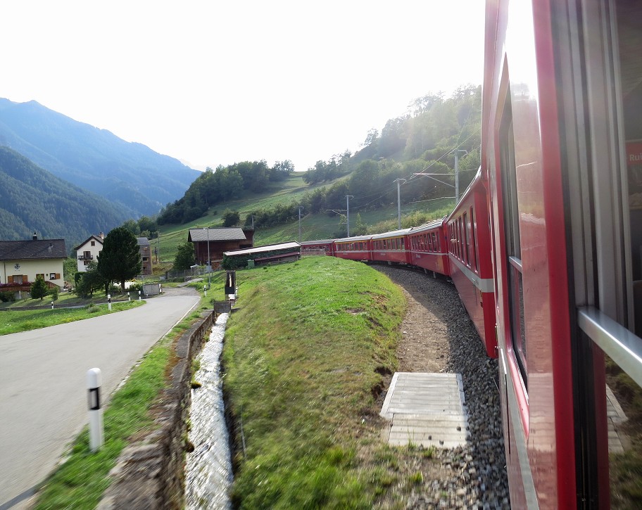 Vlakom z Churu do St. Moritzu