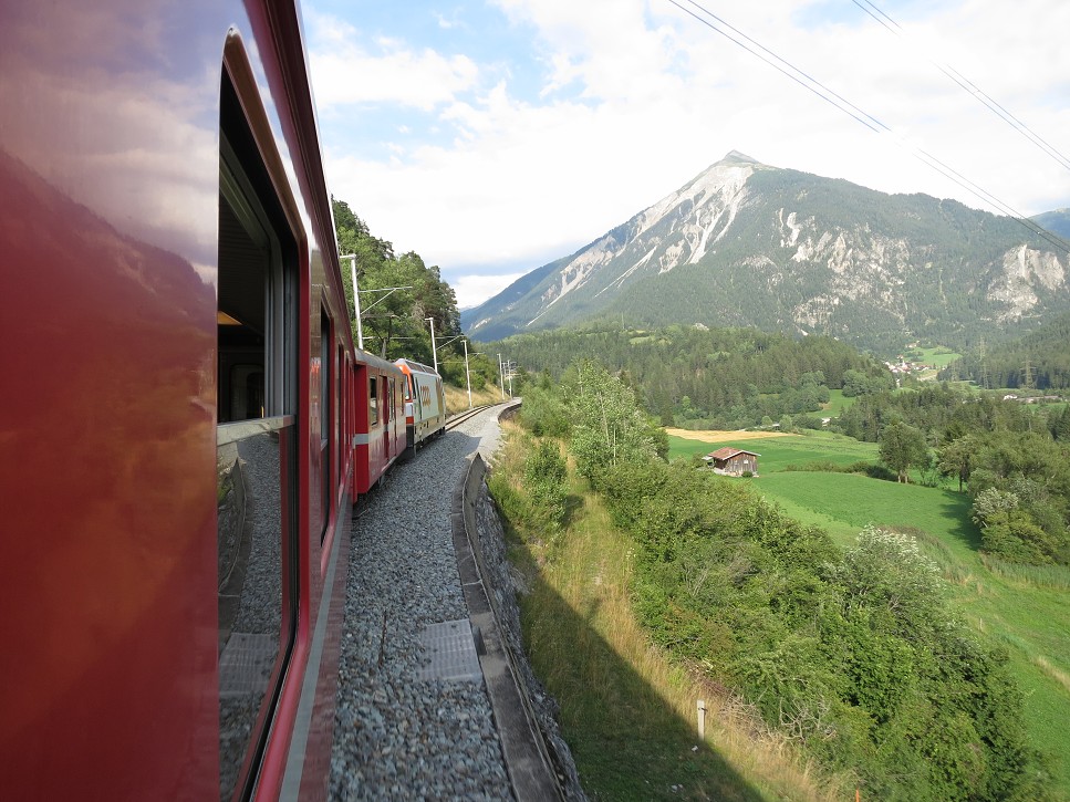Vlakom z Churu do St. Moritzu