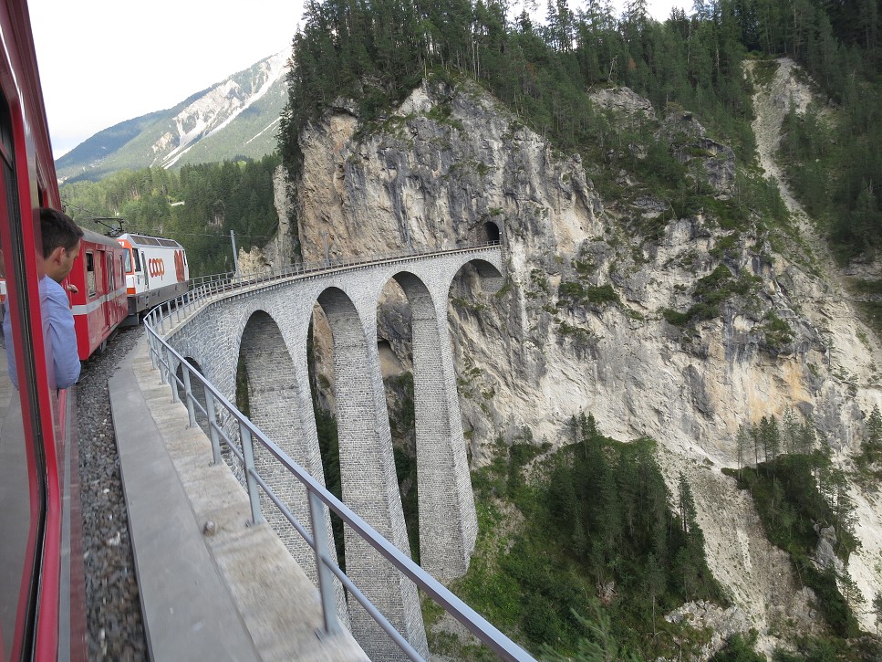 Vlakom z Churu do St. Moritzu