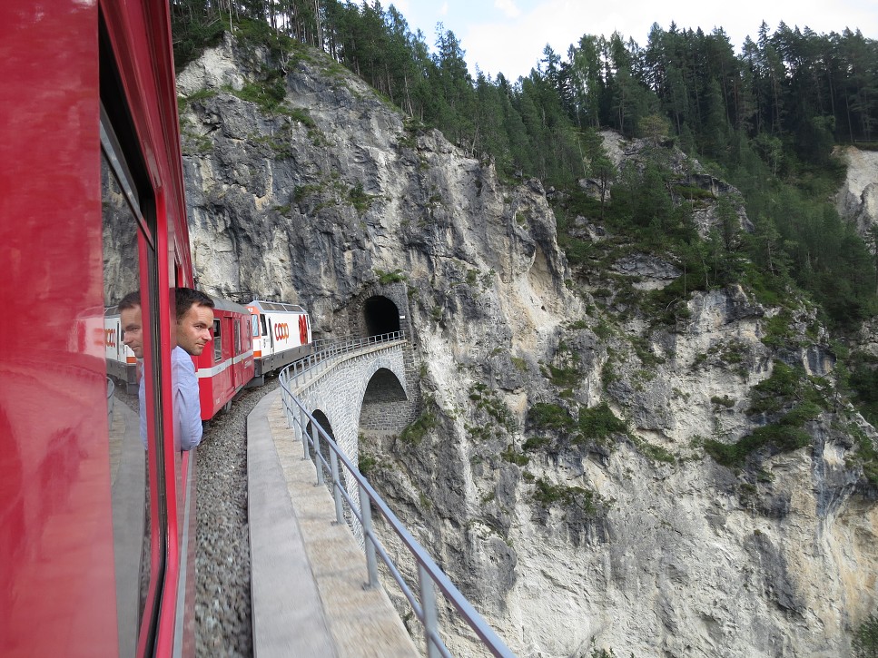 Vlakom z Churu do St. Moritzu
