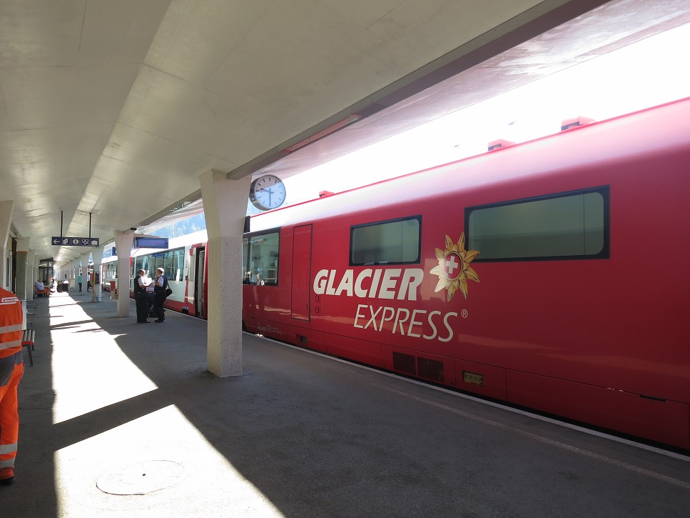 Ráno v St. Moritzi, vlak už na nás čaka