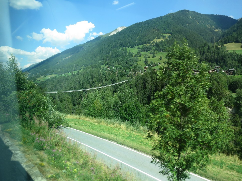 Vraj najdlhšia visutá lávka cez údolie