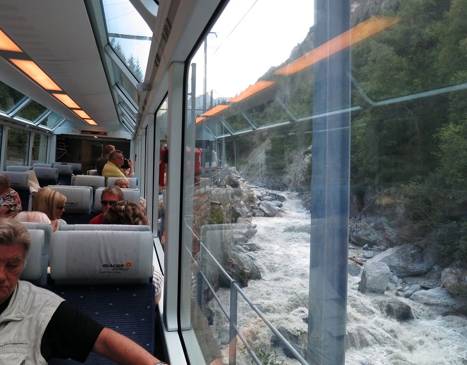 Stúpame popri rieke do Zermattu