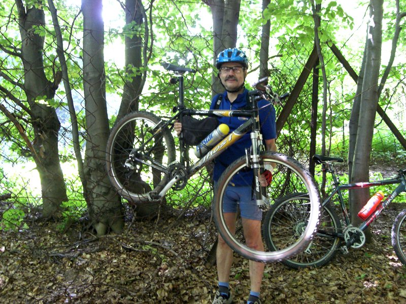 Obch�dzka Taricov�ch sk�l cez oboru, bajky treba dosta� dierou v plote 