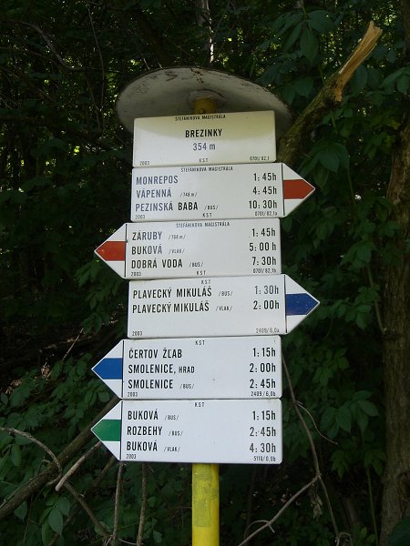 Op� op���ame hrebe� a pokra�ujeme po zelenej do Bukovej 