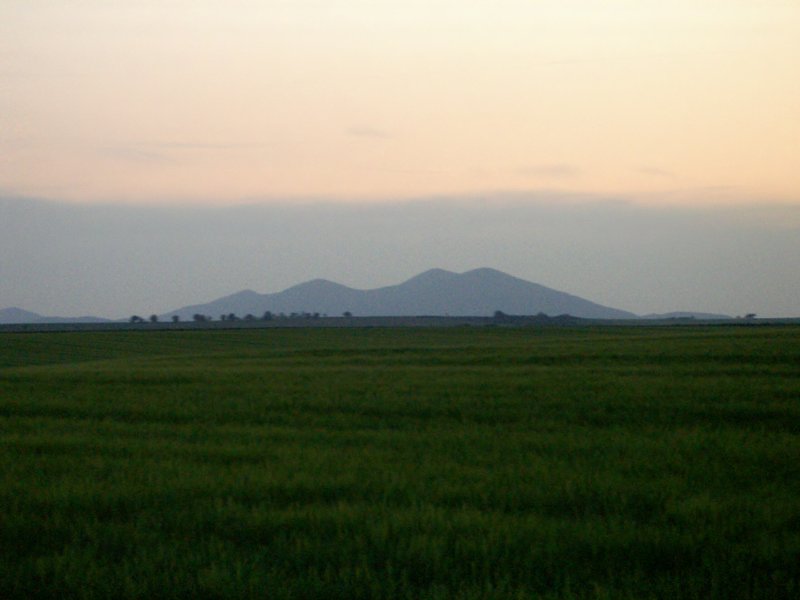 Na ceste do Trnavy, v dia�ke Mal� Karpaty 