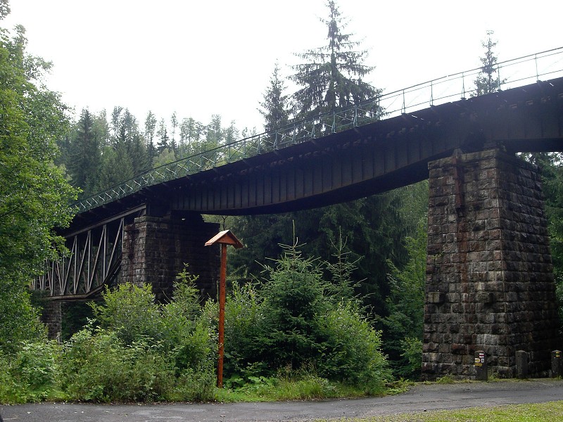 Viadukt ponad Jizeru