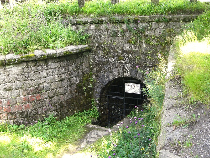 Vstup do štoly spájajúcej Bílou a Černou Desnou