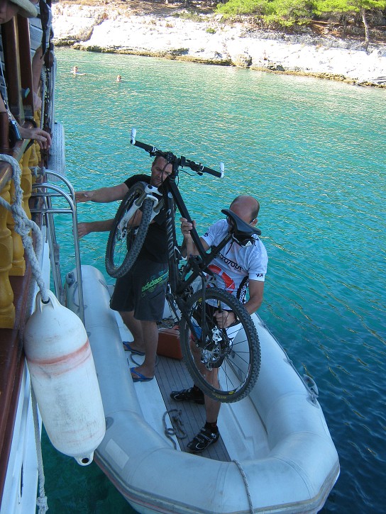 Výsadok s bikami na Pakleni Otoci