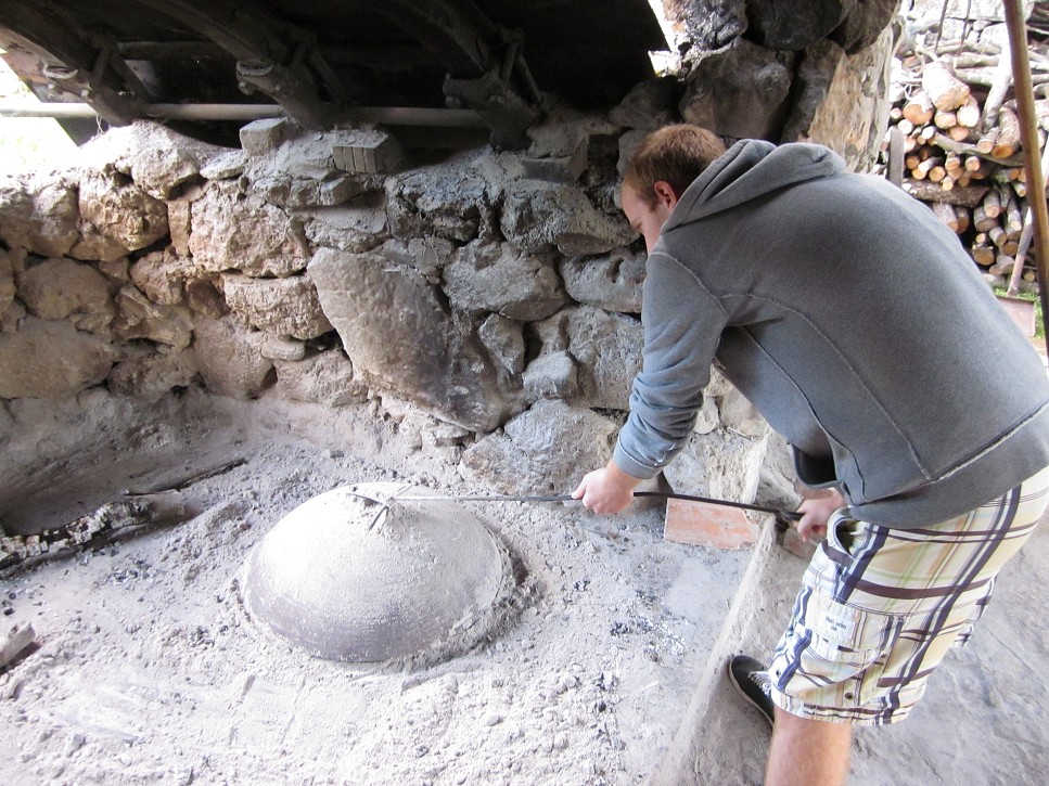 Peka, miestna špecialita (Podgažul, Brač)