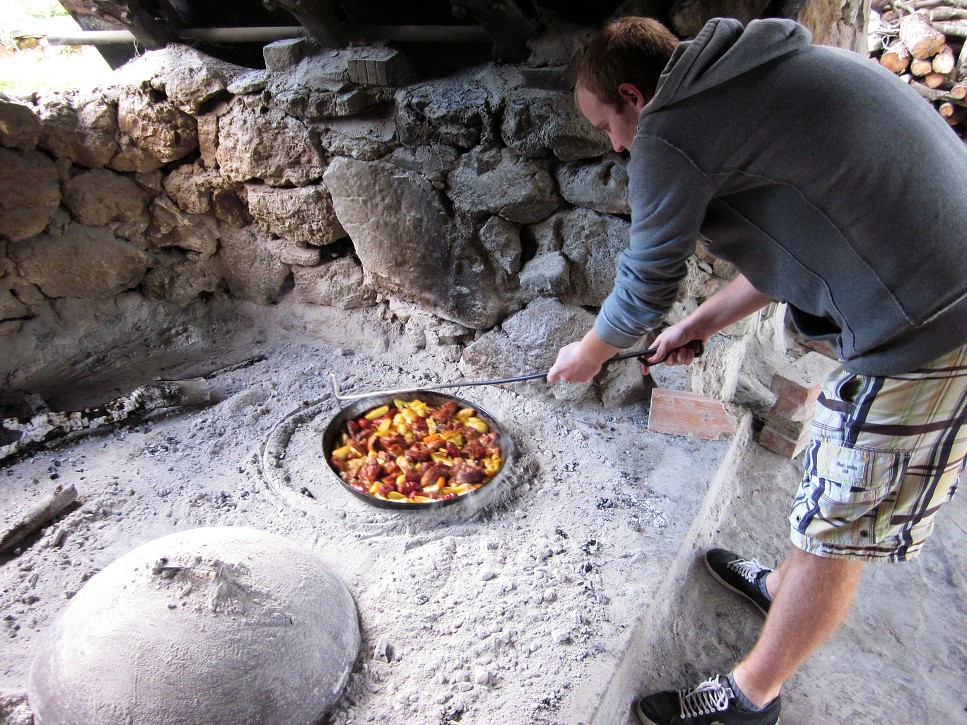Peka, miestna špecialita (Podgažul, Brač)