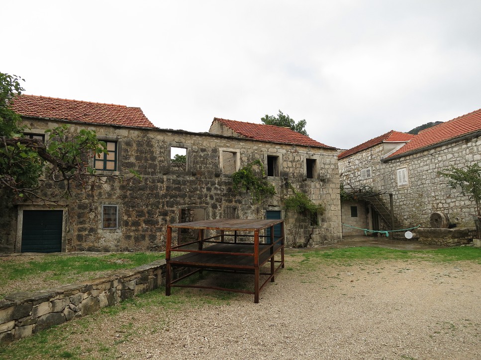 Opustená dedina Donji Nakovanj