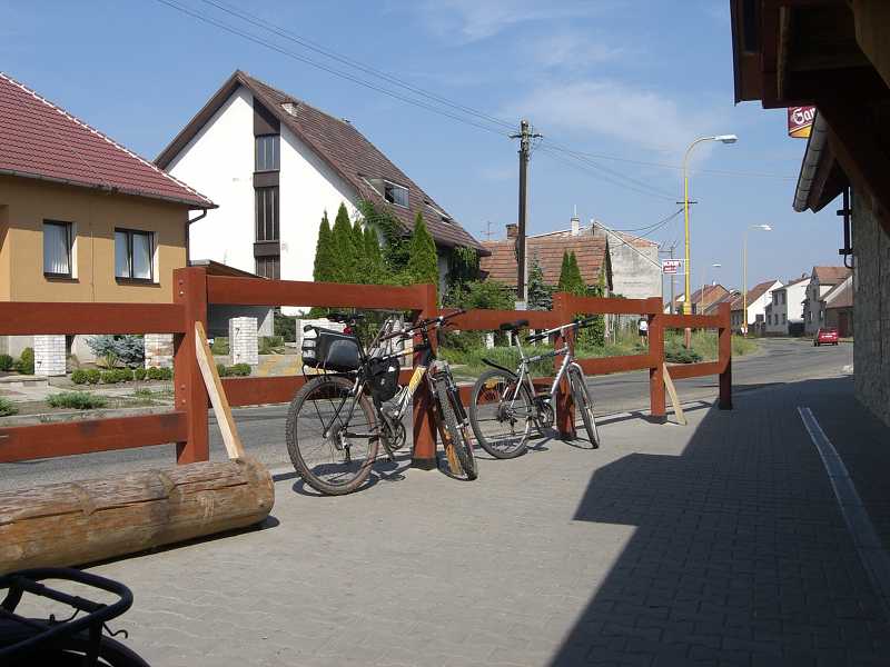 V Dub�anoch pred hospodou 