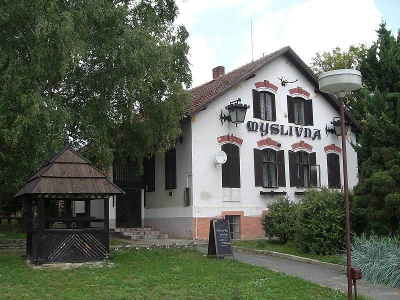 Tu by sa malo to�i� miestne pivo, ale maj� zavret�. 