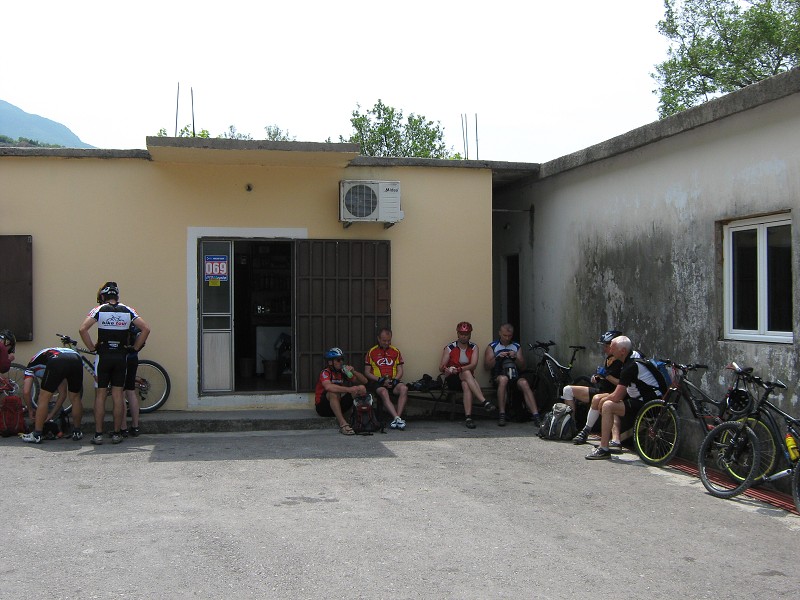 Konečne obchodík so studeným pivom