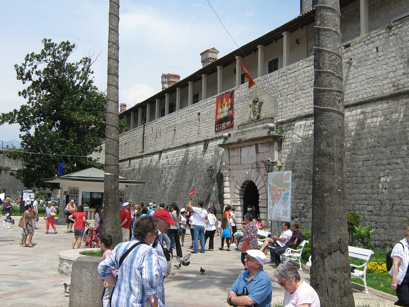 Staré mesto je za hradbami