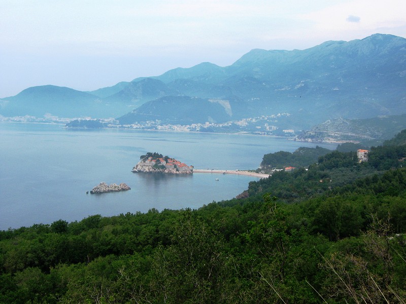 Sveti Stefan zdiaľky