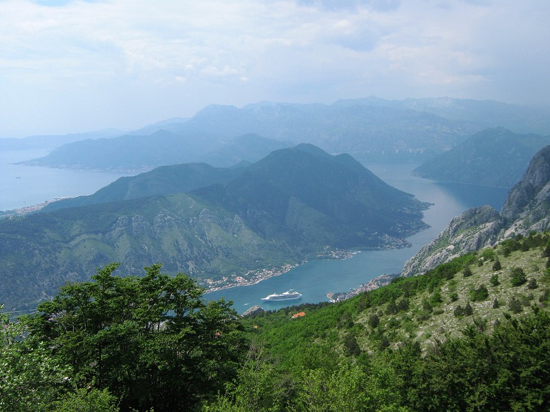 Kotorský záliv, už z poriadnej výšky