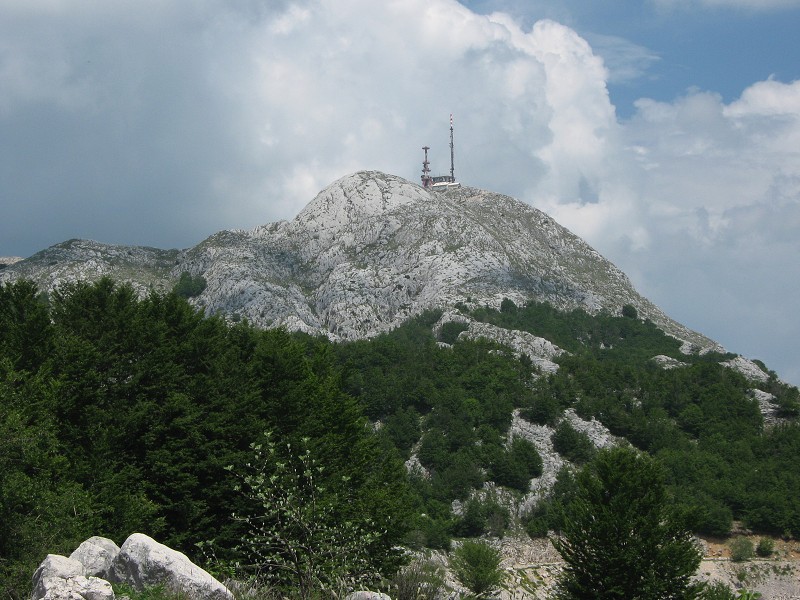 Nejaký vysielač, ale tam sa vraj ísť nedá