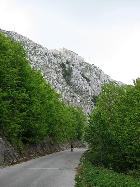 Hore už vidno časť mauzólea