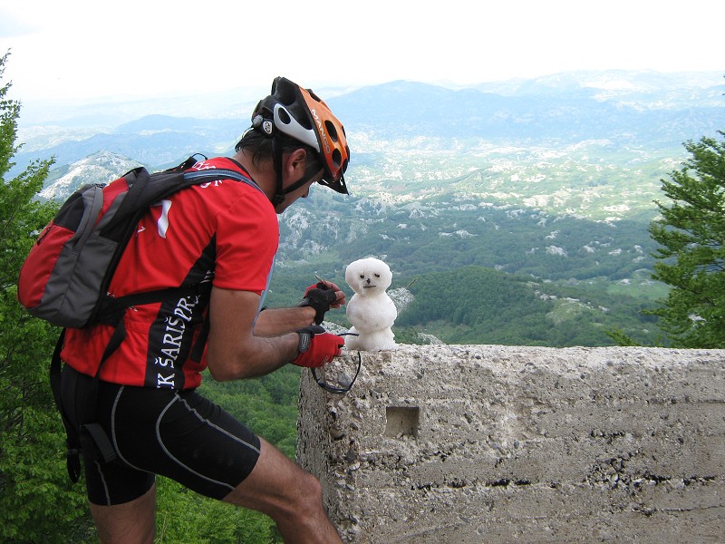 Postavili sme snehuliaka