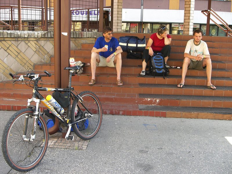 Nede�a r�no, treba opusti� hotel 