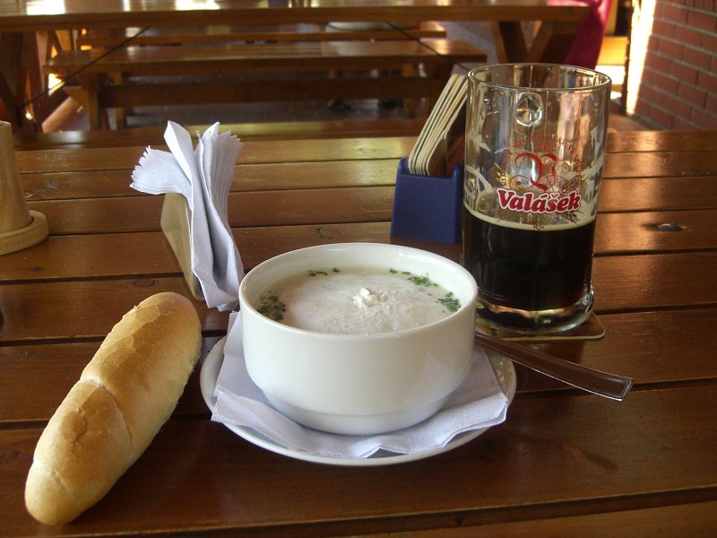 Kyselica a miestne tmav� pivko 