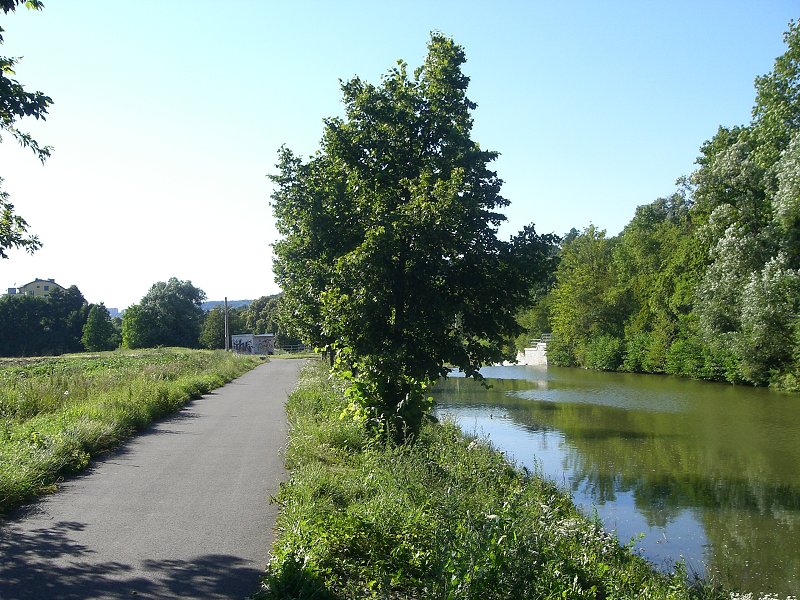 Popri rie�ke D�evnice 