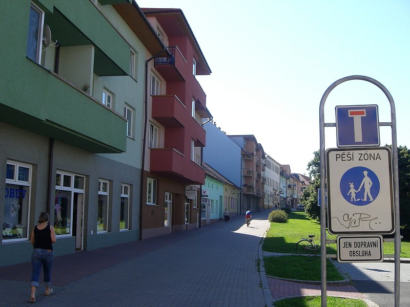 Dlho som v Otrokoviciach h�adal centrum, napokon som us�dil, �e to je tu 