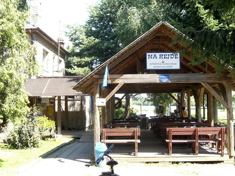 V bufete v Spytihn�ve 