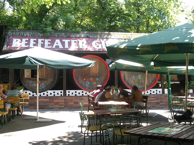 Pekn� posedenie na z�hradke 