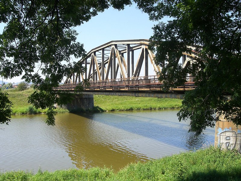 �elezni�n� most cez Moravu za Uh. Hradi��om 